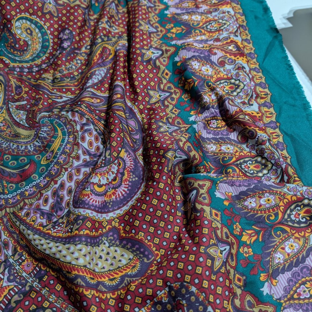 10 Scarfs, 4 Bandana's, 2 Shawls - Picture 8 of 16